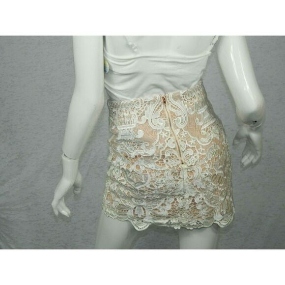 Blessed Are The Meek ivory Floral Lace Skirt Sz 2 - Picture 4 of 8